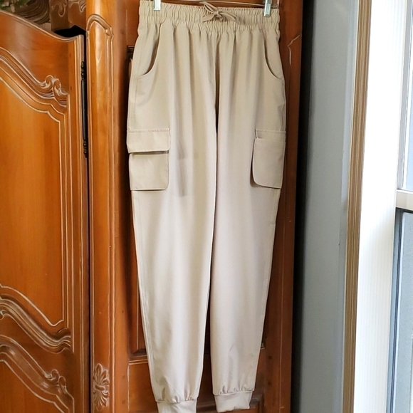 Ci sono, Khaki joggers, size small,  4 pockets cuff. Excellent condition size sm - Picture 1 of 8